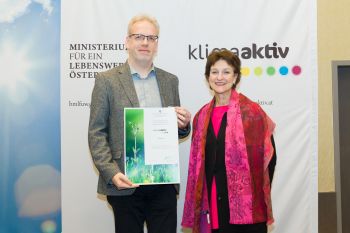 Gerhard Bartak mit Dr. Martina Schuster vom BMLFUW bei der klimaaktiv Fachtagung